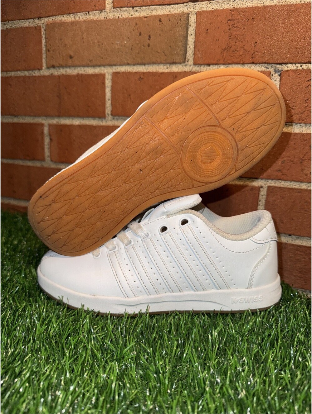K-Swiss White Leather Sneakers with Gum Sole Size 1.5 KSS10002P Low